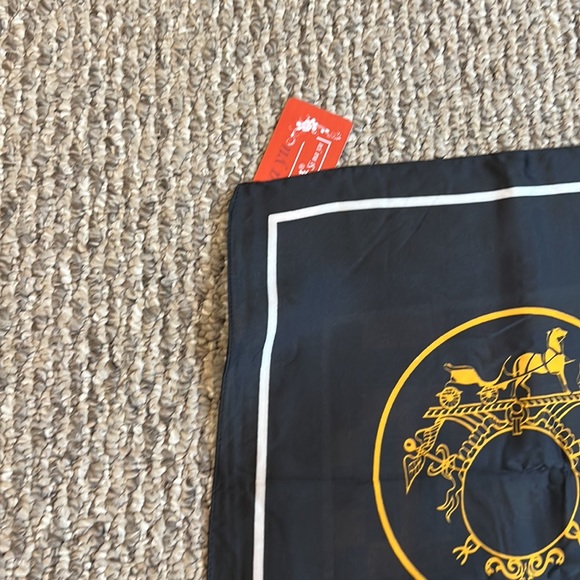 Scarf - Picture 3 of 5